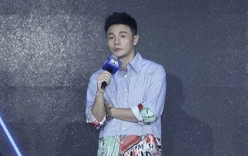 李荣浩因为选手选择网络歌曲而被质疑,音乐的门槛到底应不应该设立?