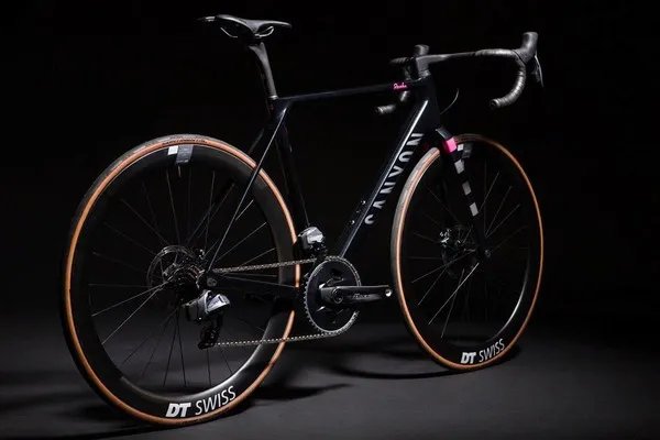 Rapha x Canyon 打造“单车界超级跑车” Ultimate CF SL 8 Disc RCC