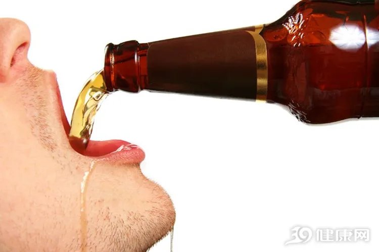 终于知道了!喝酒掌握4个技巧,你也可以“千杯不醉”
