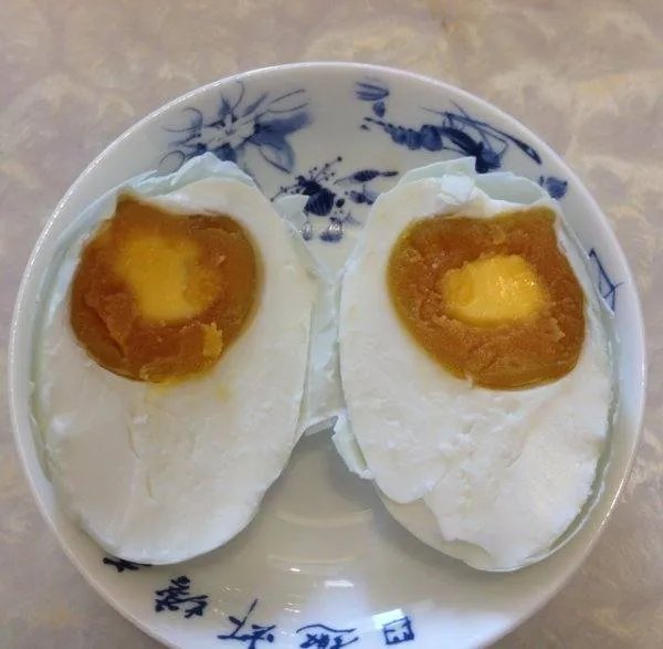 张家港一加工场疑用工业盐腌制咸鸭蛋,人吃了有何危害?